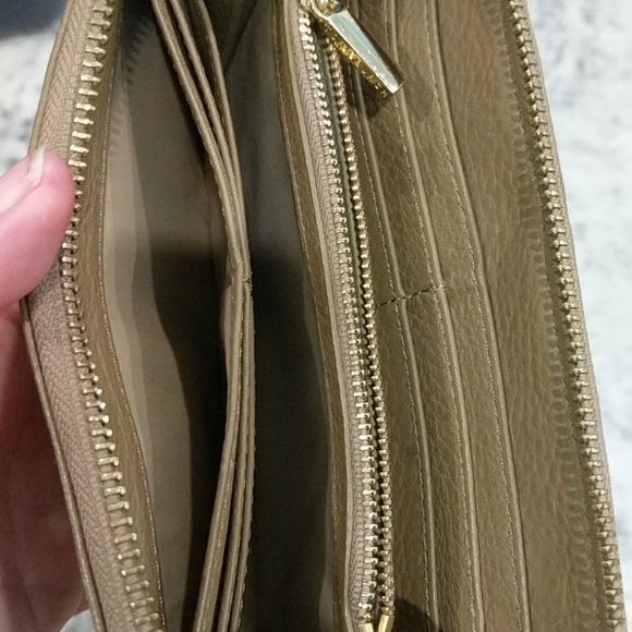 Tory Burch genuine leather full zip wallet - Picture 4 of 9